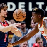 Capela (à droite) et les Hawks ont cueilli mercredi leur 3e succès de suite KEYSTONE/EPA/ERIK S. LESSER